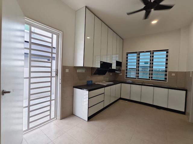Terraced House for sale in Malaka