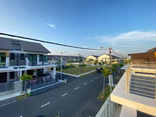 Terraced House for sale in Malaka