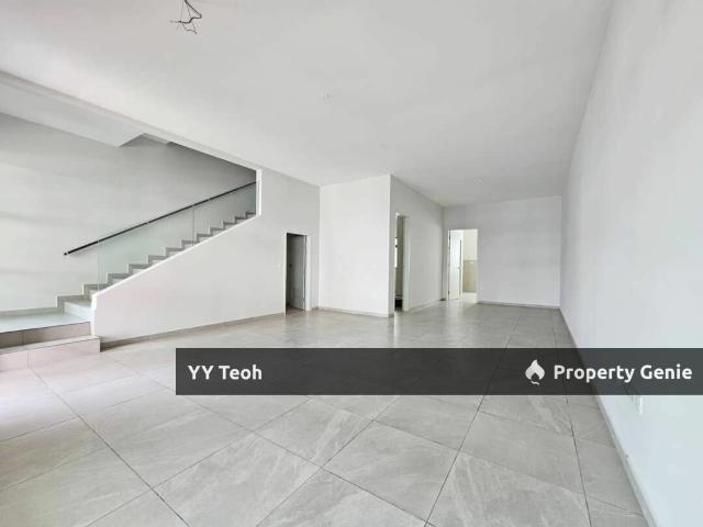 Terraced House for sale in Malaka