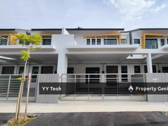 Terraced House for sale in Malaka