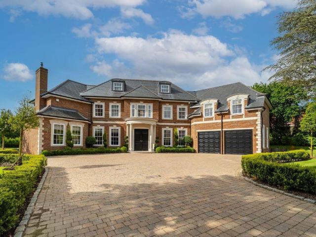 House for rent in Oxshott, Elmbridge