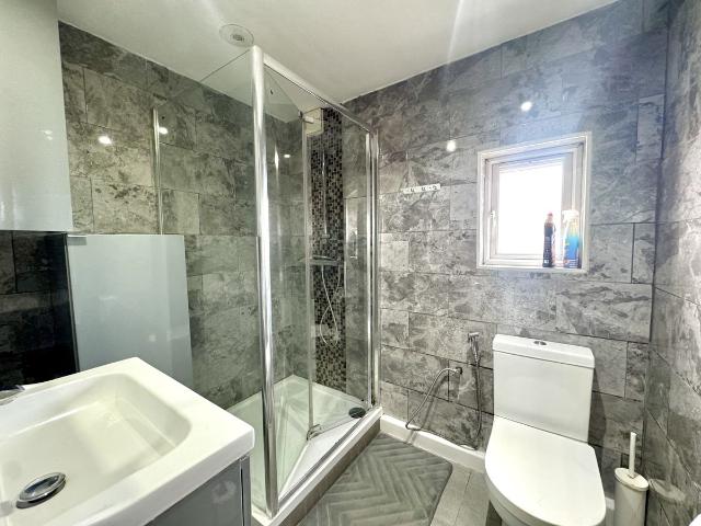Apartment for rent in Blackhills, Surrey