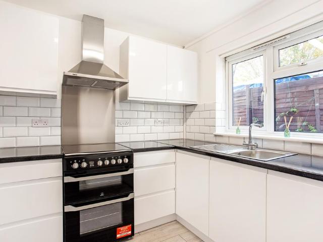 Apartment for rent in Blackhills, Surrey