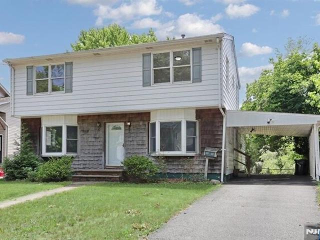 House for sale in Bergenfield, New Jersey