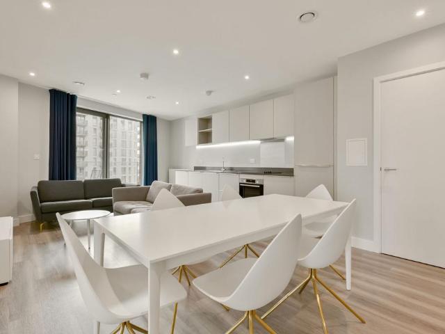 Apartment for rent in Strand-on-the-Green, Greater London