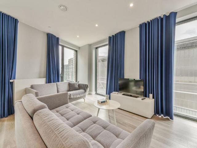 Apartment for rent in Strand-on-the-Green, Greater London