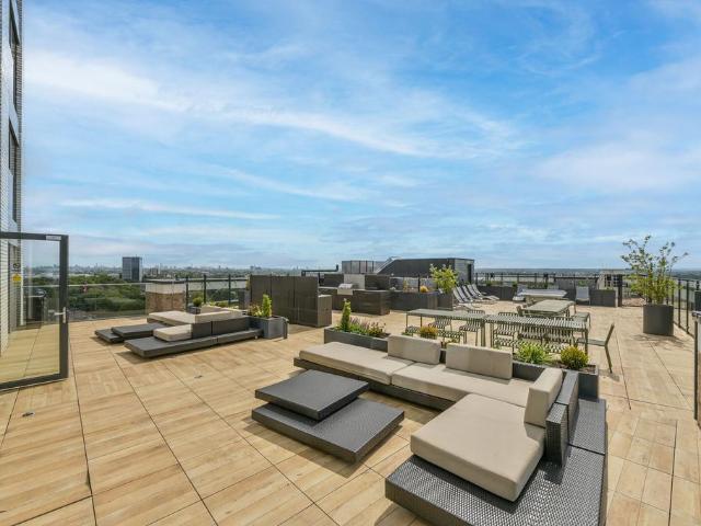 Apartment for rent in Strand-on-the-Green, Greater London