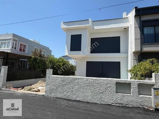 Atatürk Mahallesi, Urla içerisinde satılık Villa