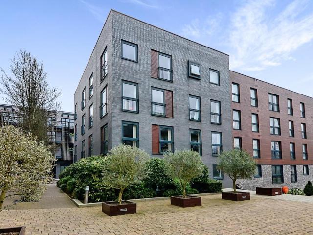 Apartment for rent in Little Stanmore, Greater London