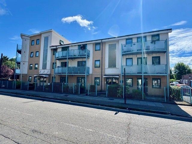 Apartment for rent in Lane, Greater London