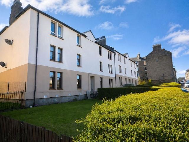 Apartment for rent in Coldside, Scotland