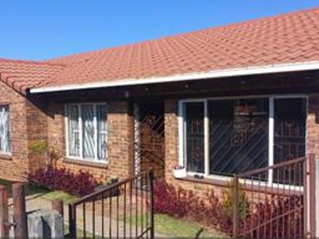 Townhouse for sale in Vosloorus, Gauteng
