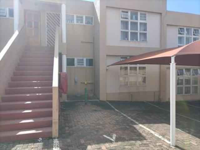 Townhouse for sale in Johannesburg, Mondeor