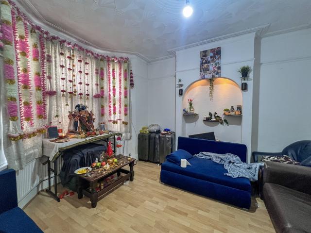 Apartment for rent in Manor Park, Greater London