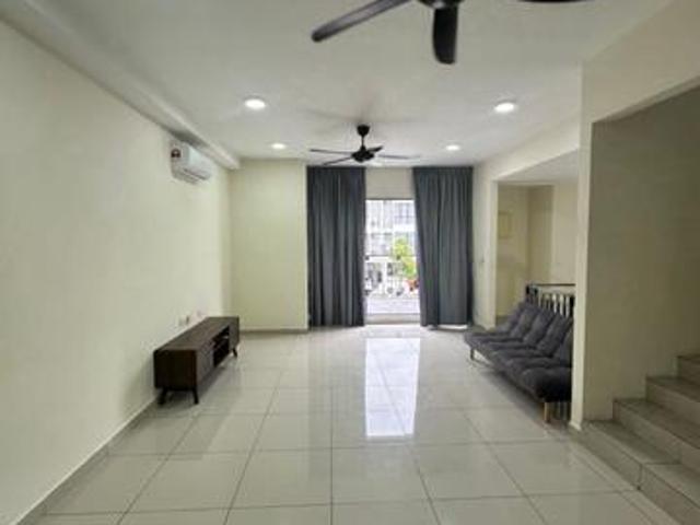 Townhouse for rent in Tanjong Sepat, Selangor