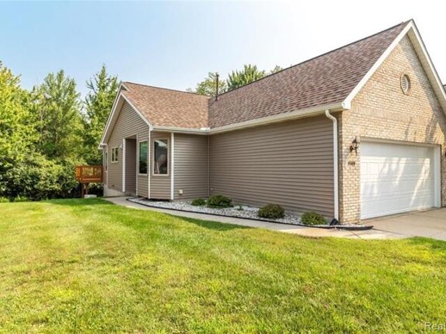 Condo for sale in Davison