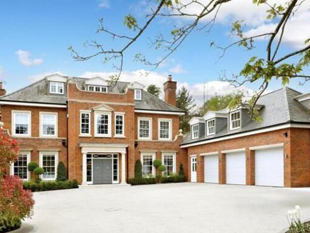 House for sale in Ascot