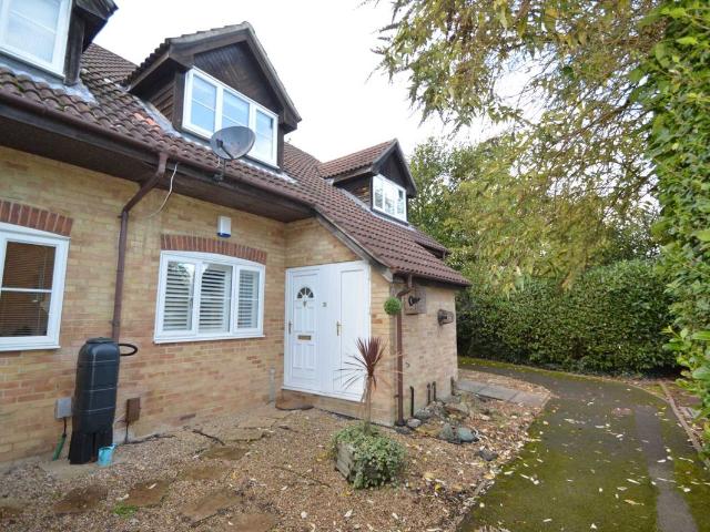 House for rent in Row Town, Surrey