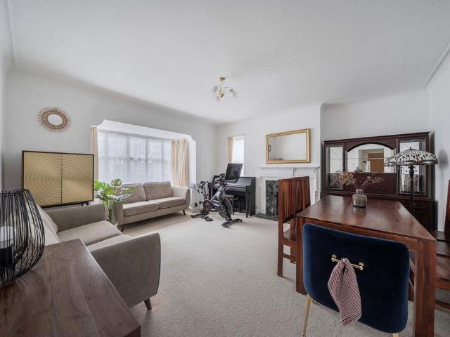 Apartment for rent in Hanger Hill Garden Estate, Greater London