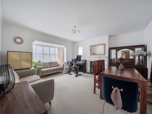 Apartment for rent in Hanger Hill Garden Estate, Greater London