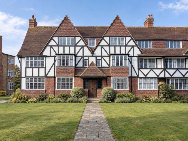 Apartment for rent in Hanger Hill Garden Estate, Greater London