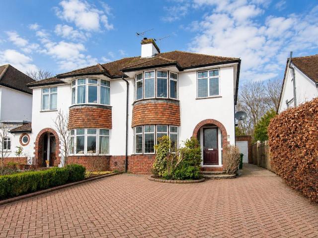 House for rent in Pachesham Park, Surrey