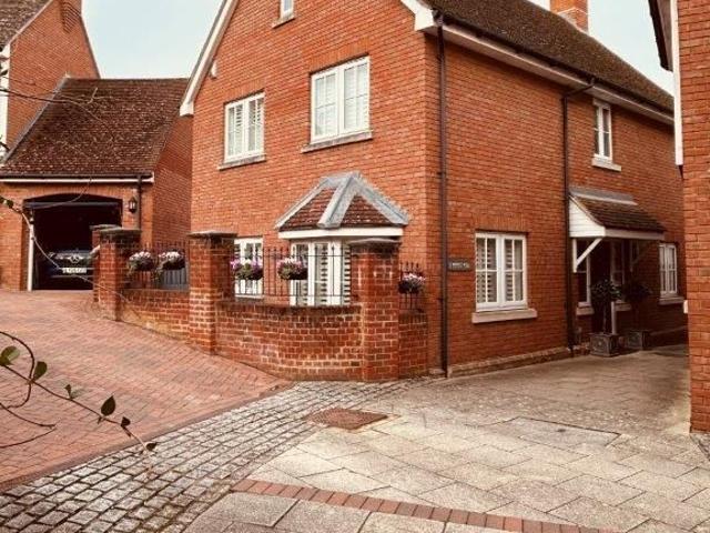 House for rent in Greenhithe, Dartford