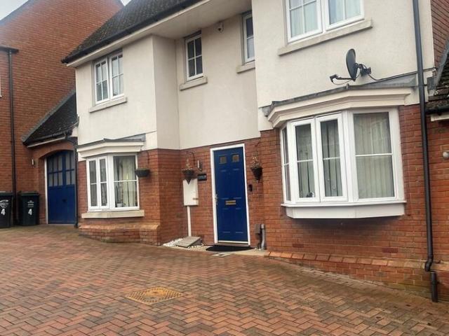 House for rent in Swanscombe and Greenhithe, Monks Orchard