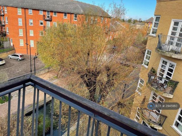 Apartment for rent in Rotherhithe, Greater London