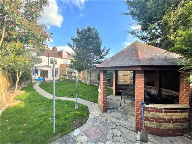 House for rent in London Borough of Redbridge, Greater London