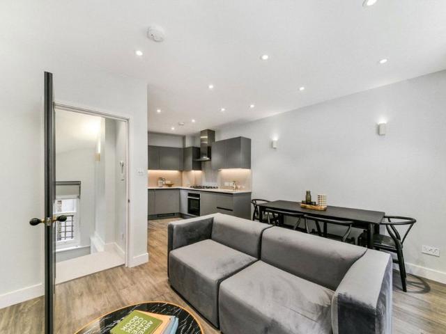 House for rent in Seven Dials, Bloomsbury
