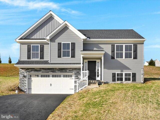 House for sale in Spring Grove