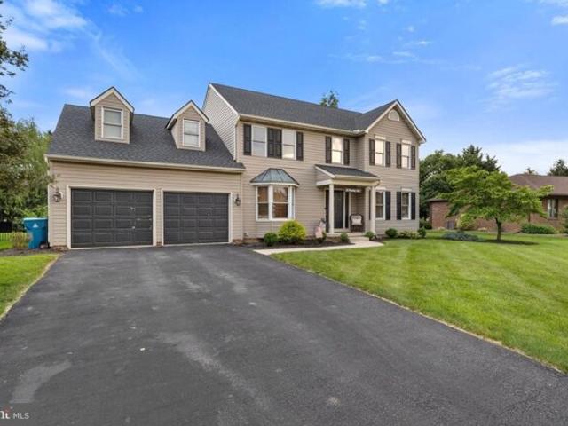 House for sale in Spring Grove