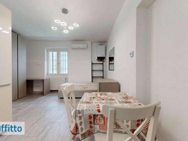 Villa Indipendente in affitto a Municipio 8 di Milano, Milano