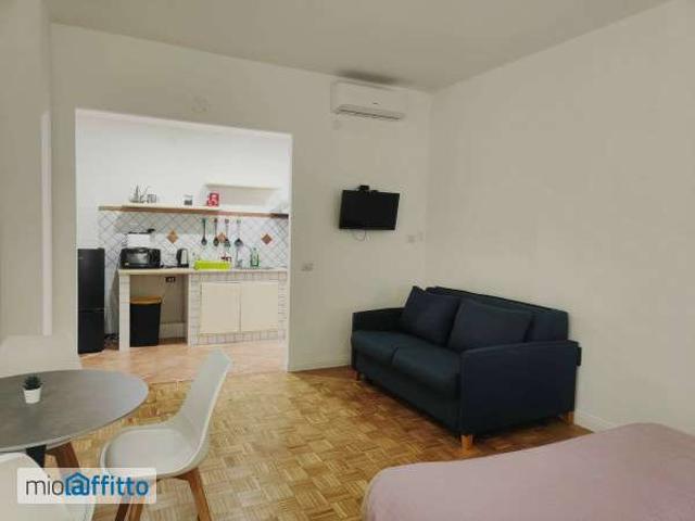 Appartamento in affitto a Municipalità 1, Campania