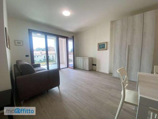 Appartamento in affitto a Municipio 9, Milano