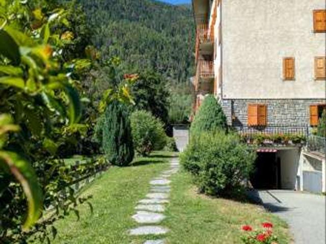 Villa Indipendente in affitto a La Salle, Aosta