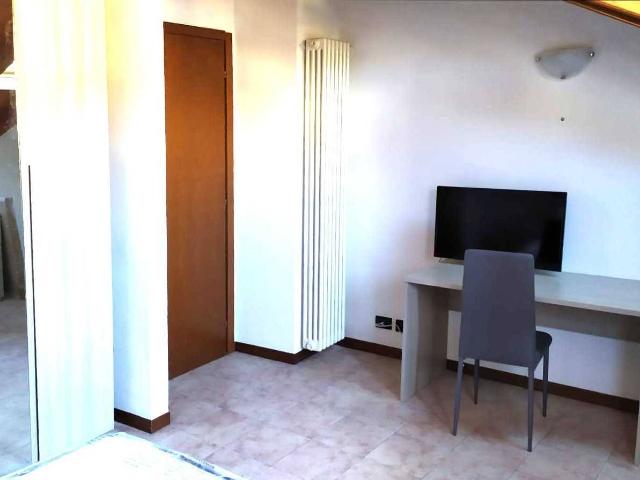 Appartamento in affitto a Casetta, Como