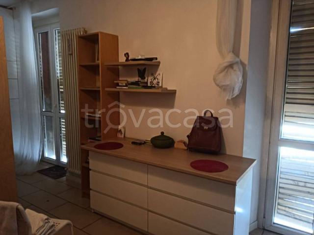 Monolocale in affitto a Caserme, Como
