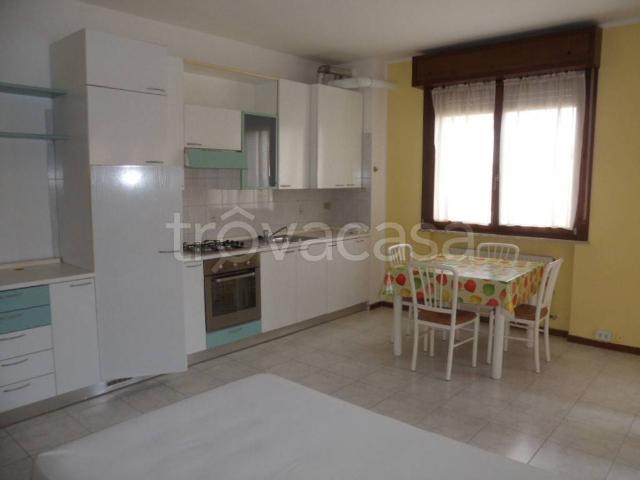 Monolocale in affitto a Villaggio Stranieri-Bazzarola, Re
