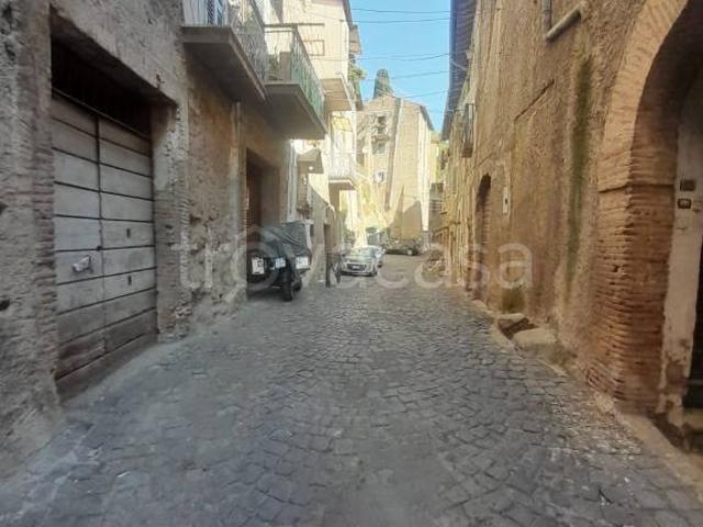 Monolocale in vendita a Caprarola, Lazio