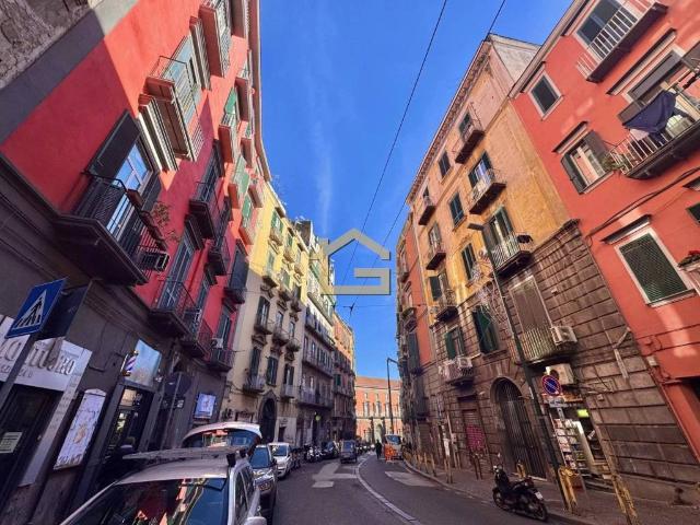 Monolocale in vendita a Avvocata, Napoli