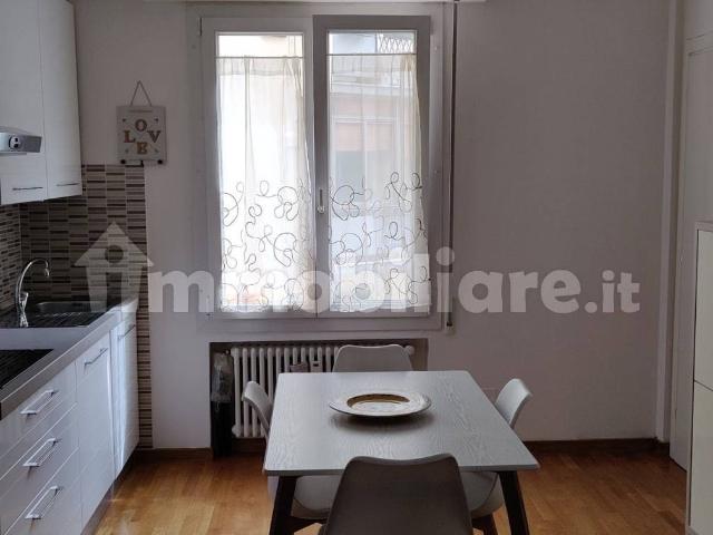 Appartamento in affitto a Centro Est, Serra Riccò