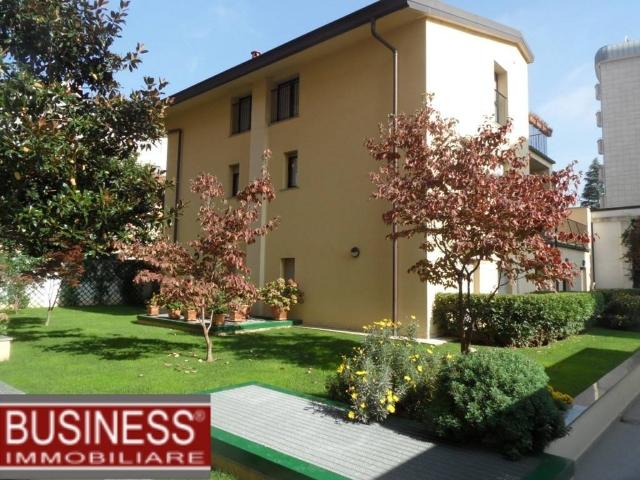 Appartamento in affitto a Municipio 9, Milano