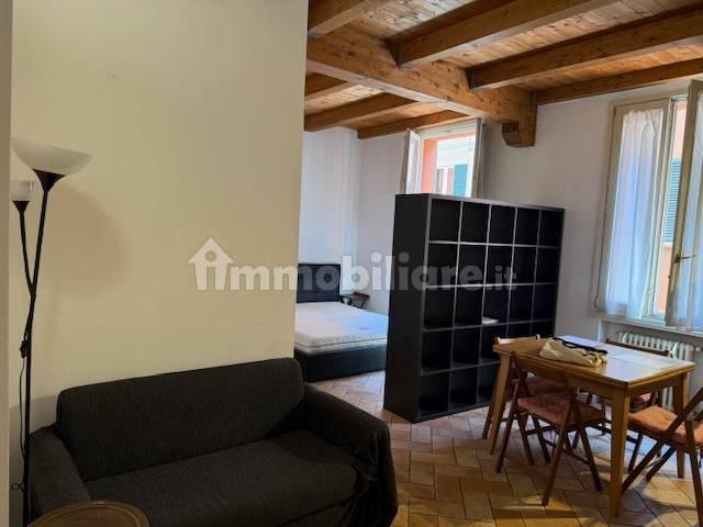 Appartamento in affitto a Santo Stefano, Bologna