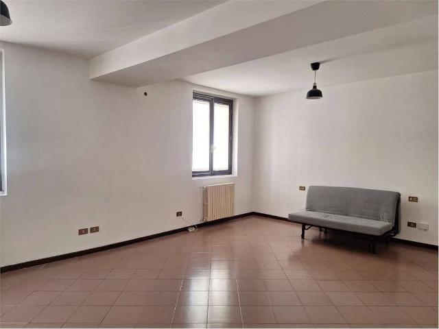 Appartamento in affitto a Vernate, Lombardia