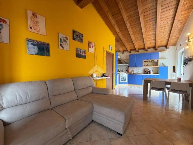 Appartamento in affitto a Zandobbio, Lombardia