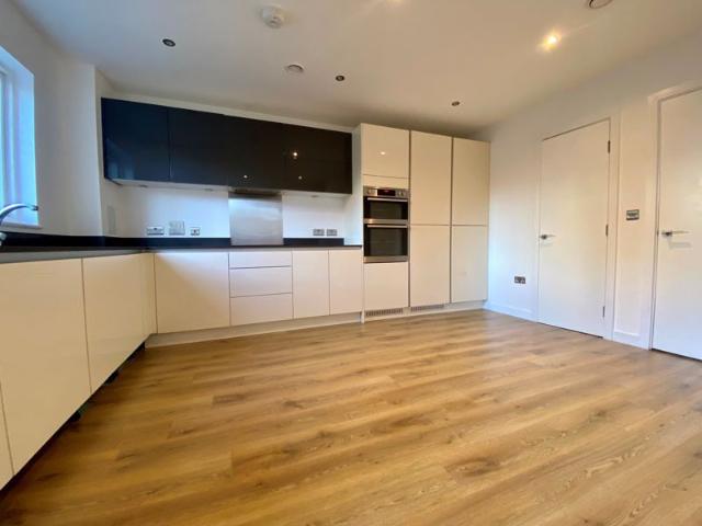 Apartment for rent in Browning Estate, Greater London