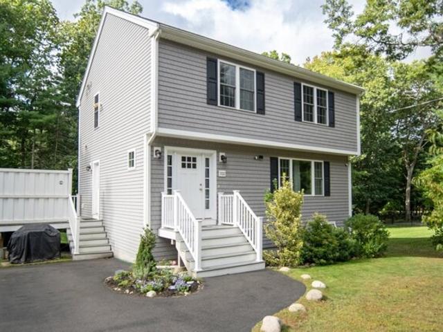 House for sale in Breezy Hill, Hanson
