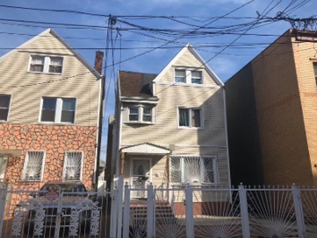 House for sale in The Bronx, Arverne